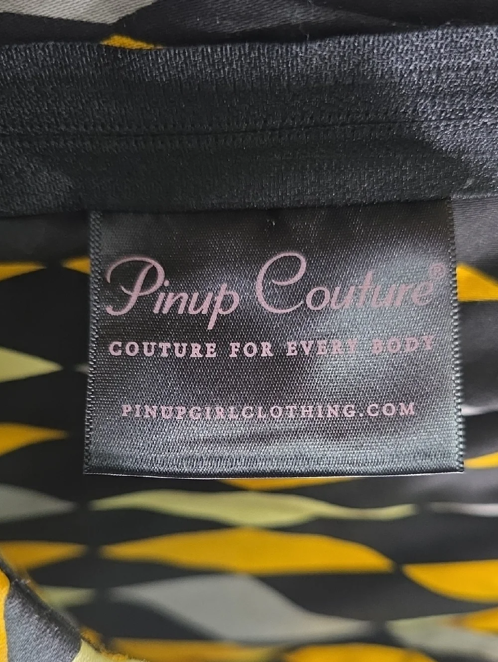 Pinup Couture Yellow and Black Diamond Print Women's Dress Sz 3X Retro - Picture 2 of 7